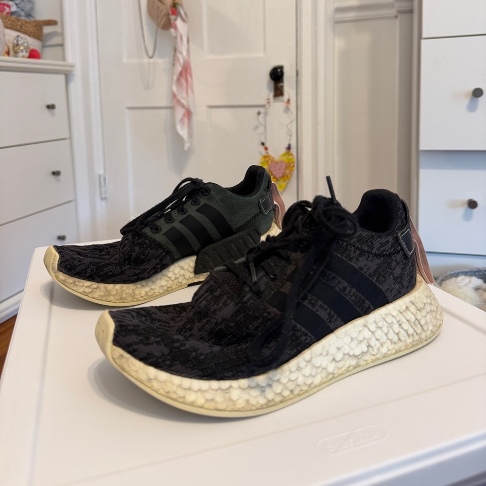 Adidas NMD R1 - black and pink